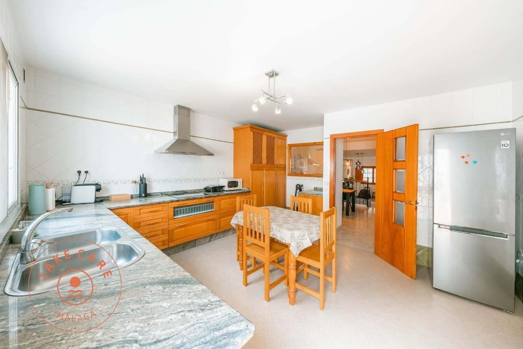Spacious Home With Lovely Garden - Tcm Rincón de la Victoria Esterno foto